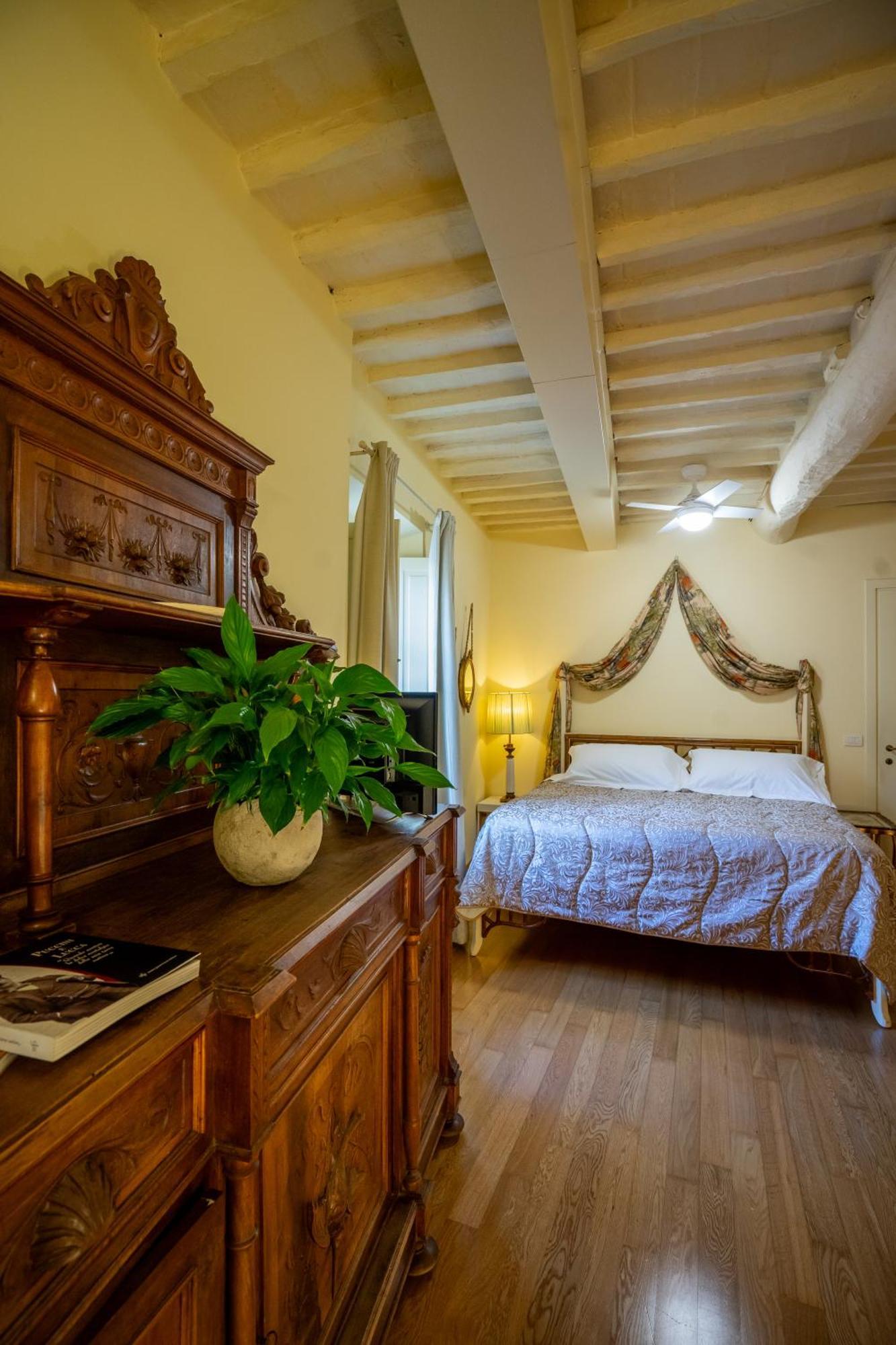 Palazzo Rocchi - Residenza D'Epoca Panzió Lucca Kültér fotó